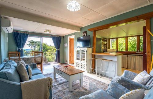 Omiha House | Splashing Tūi Cottage