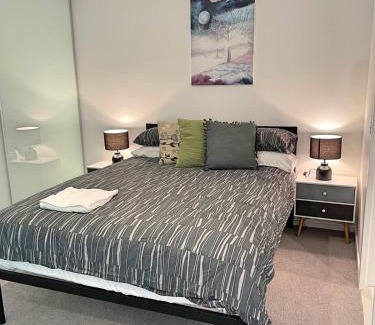 Reid Apartment | Splendid 2bd 1bth 1csp Apt - Superb CBD Location