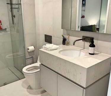 Reid Apartment | Splendid 2bd 1bth 1csp Apt - Superb CBD Location