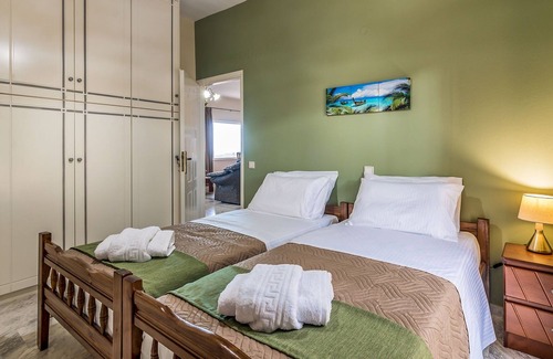Polemarchi House | Splendid flats - Private heated Pool & great Views