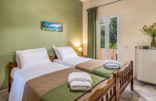 Polemarchi House | Splendid flats - Private heated Pool & great Views