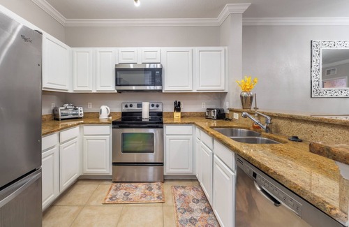 Four Corners Condo | Splendid Renovated 2 + 2 Condo Near Disney with Amazing Amenities