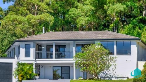Caves Beach House | Splendour Hideaway - Luxury pool at Caves Beach