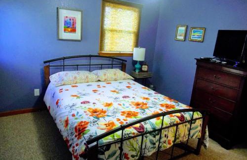 Avon House | SpongeBob's Pineapple Getaway