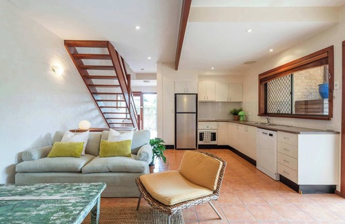 Angourie House | Spooky Beach Lodge - Oceanstays