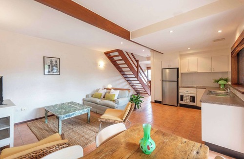 Angourie House | Spooky Beach Lodge - Oceanstays