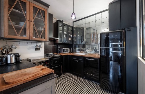 Villa Montmorency Apartment | Sporting Glory, by Veeve