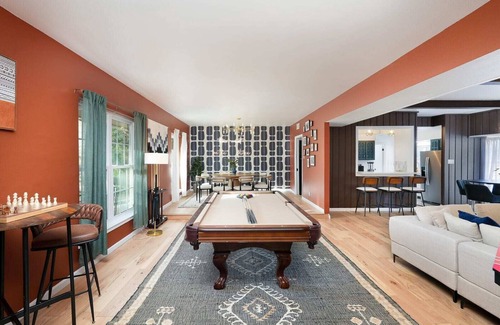 Vance Jackson House | Sportscourt & Pool! Indoor Slide~Games~ Family Fun