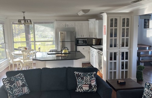 Lottie House | Sportsman's Paradise Secluded Home With Guest House.
