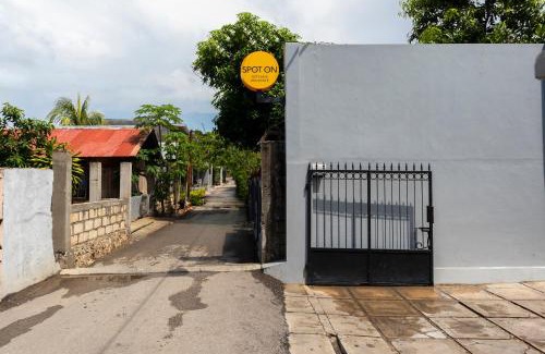 Kupang Hotel | SPOT ON 2063 Bethania Residence