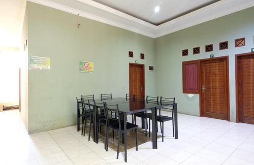 Karawang Hotel | SPOT ON 2806 Wisma Syariah