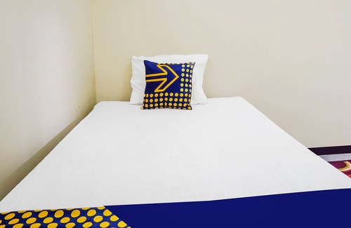 Dinoyo Hotel | SPOT ON 91615 Arumba Guest House Syariah