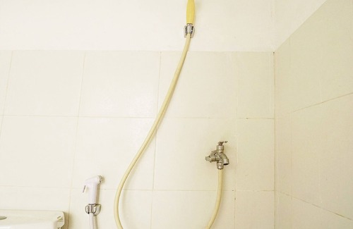 Dinoyo Hotel | SPOT ON 91615 Arumba Guest House Syariah