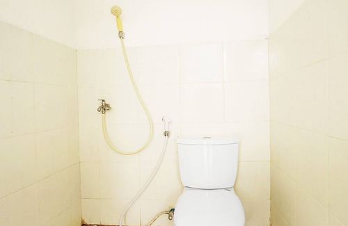 Dinoyo Hotel | SPOT ON 91615 Arumba Guest House Syariah
