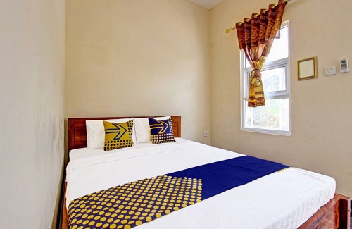 Karanganyar House | SPOT ON 91709 Aster Hotel Syariah