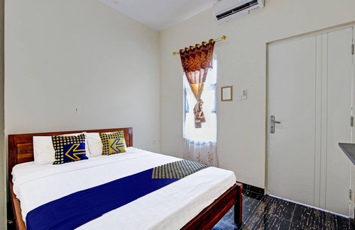 Karanganyar House | SPOT ON 91709 Aster Hotel Syariah