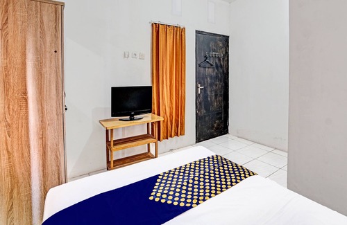 Waru Hotel | SPOT ON 91789 Kost Umik Sidoarjo Syariah