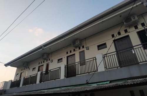 Pondokcina Hotel | SPOT ON 92645 Nita Residence Syariah