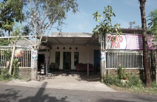Kayangan Hotel | SPOT ON 92699 Irish Irish Homestay