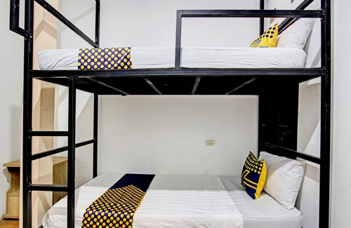 Yogyakarta Hotel | SPOT ON 92850 Cindelaras B&b Bunk Bed