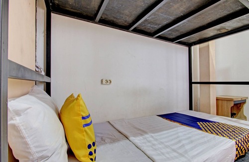Yogyakarta Hotel | SPOT ON 92850 Cindelaras B&b Bunk Bed