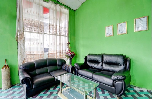 Gresik Hotel | SPOT ON 92876 Homestay Kedamean