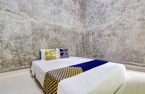 Pati Hotel | SPOT ON 93527 Agus Kostel SyariahNearWisata Agro Jollong