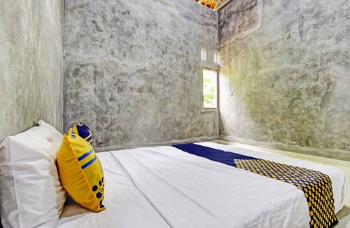 Pati Hotel | SPOT ON 93527 Agus Kostel SyariahNearWisata Agro Jollong