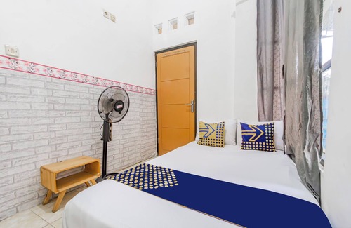 Sidoarjo Hotel | SPOT ON 93763 Ita Homestay Syariah