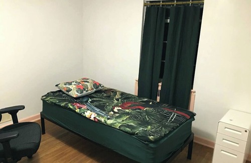 Ottawa Apartment | Spotless, Retro and Newly Remodeled Locale