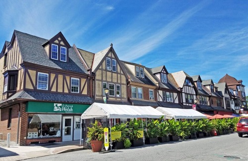 Swarthmore Apartment | Sprawling 3B/1B Swarthmore Gem w/Sunroom in Town Center w/Parking!