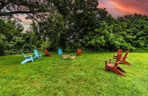 Waynesboro House | Sprawling 9‑BR Mountaintop Oasis- BlueRidge Views