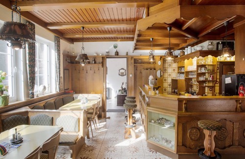 Kliening House | Sprawling Holiday Home in Kliening near Ski Area, F1 Circuit