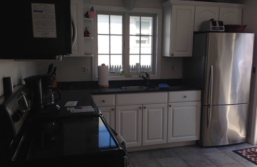 Fifth Ward House | Spring 2025 Rental Available - Great Newport Cottage Walking Distance to Town