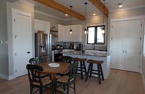 Spring Branch House | Spring Branch Cottages "Mountain Laurel"