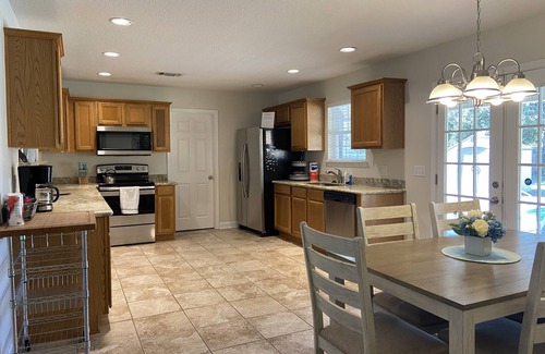 Long Beach House | Spring Break Fun/Pool/Hot Tub/Walk to the Beach