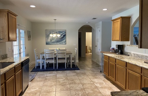 Long Beach House | Spring Break Fun/Pool/Hot Tub/Walk to the Beach