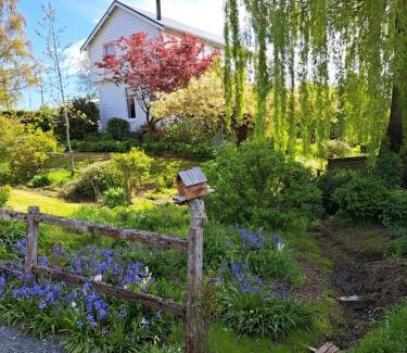 Lawrence Ski Chalet | Spring Cottage