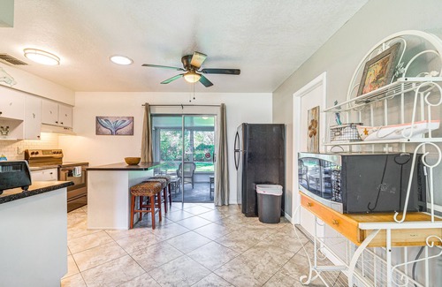 Spring Hill House | Spring Hill Home - 3 Mi to Weeki Wachee Springs!