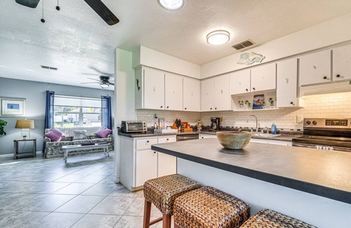 Spring Hill House | Spring Hill Home - 3 Mi to Weeki Wachee Springs!