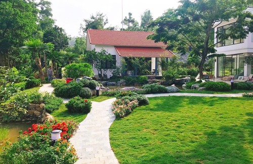 Bai Chay House | Spring House with Garden view
