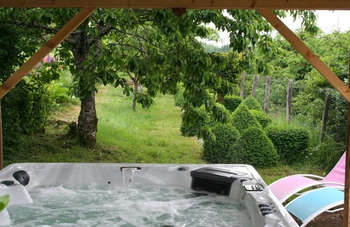 Le Clerjus Bed & Breakfast | Spring Room with Park and Nature Activities