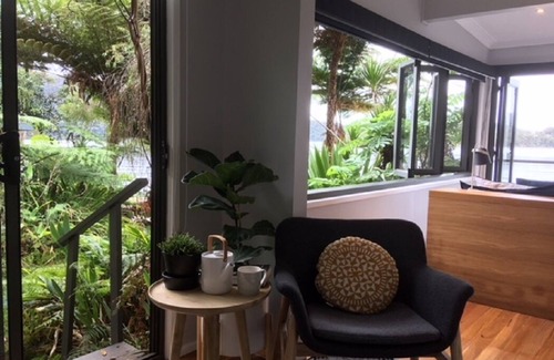 Bar Point Cottage | spring specials .ALLAWAH. fireside living HAWKESBURY RIVER spectacular views