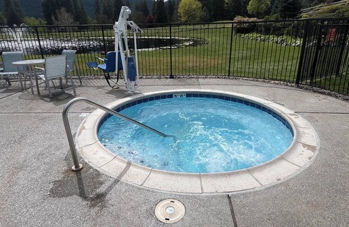 Downtown Leavenworth Condo | Spring & Summer in Leavenworth! Pools, hot tub. Huge, view condo. Walk to town.