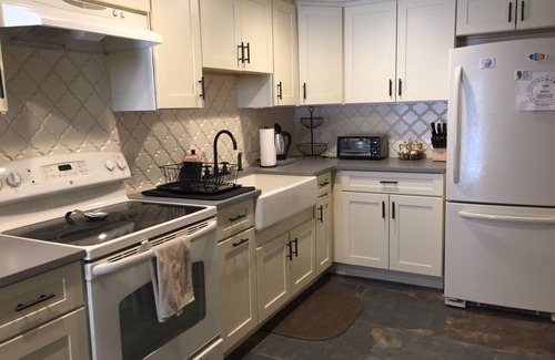 Mount Washington Apartment | Spring/Summer Mountain Spa Nature Retreat with 15 Acre Trail System