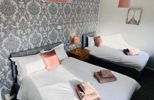 Dunfermline House | Springbank Holiday Home