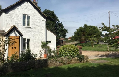 West Wittering Cottage | Springwell , West Wittering - a cottage that sleeps 4 guests in 2 bedrooms