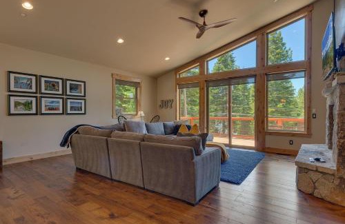 Truckee House | Spruce Haven by Tahoe Getaways at Tahoe Donner - Luxury Pet Friendly Cabin w Private Hot Tub