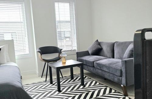 Bendale House | SPRUCE Private Suite with attached Full Bathroom in Toronto, Canada