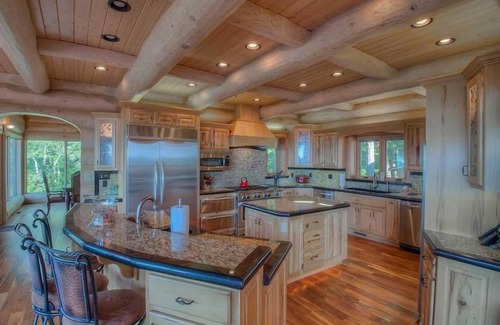 Mineral Bluff Cabin | SpyGlass- Pet Friendly | Hot Tub | Helicopter Pad | Gated In Ground Pool